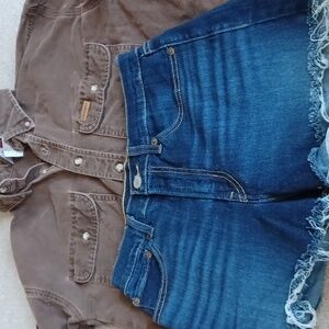 Women's XS Bundle Carhartt Top Levis Shorts